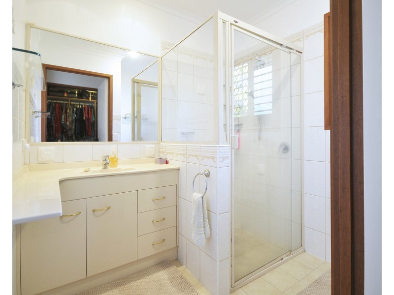 15 Foreshore Close, Elanora QLD 4221