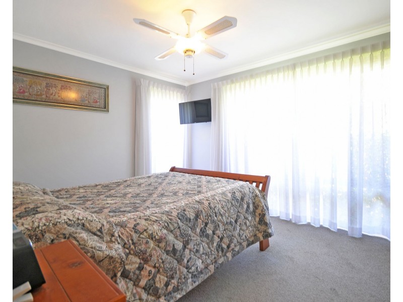15 Foreshore Close, Elanora QLD 4221