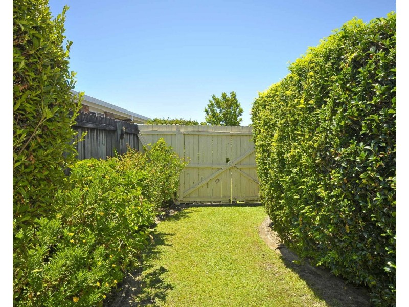 15 Foreshore Close, Elanora QLD 4221
