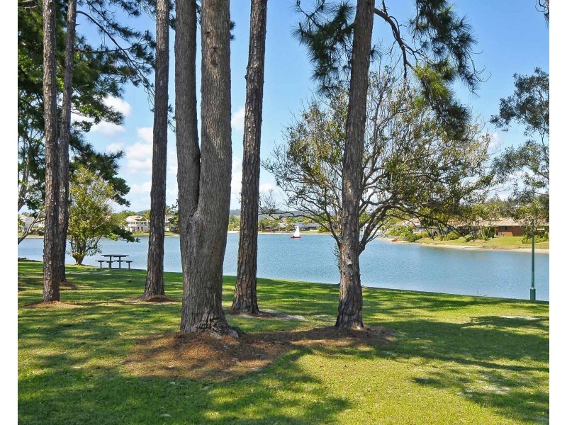 15 Foreshore Close, Elanora QLD 4221