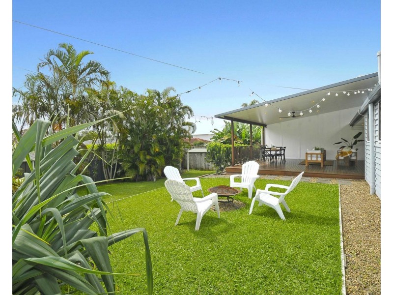 8 Darnel Street, Elanora QLD 4221