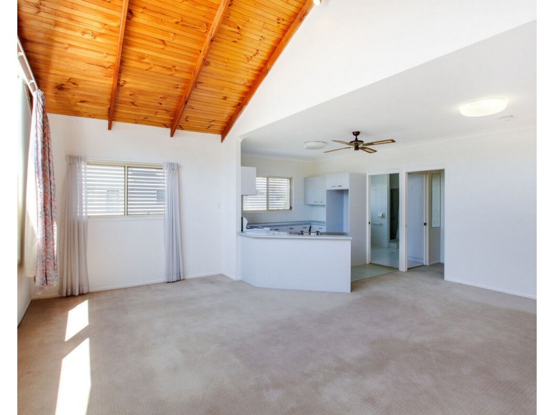 2/115 Petrel Avenue, Mermaid Beach QLD 4218