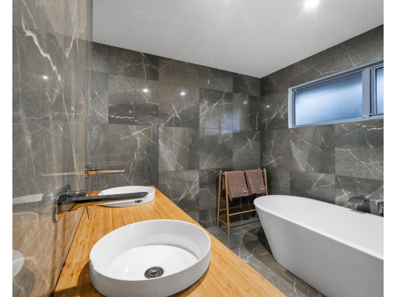 1/8 Bali Avenue, Palm Beach QLD 4221