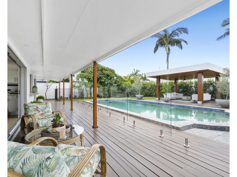 13 Peter Blondell Drive, Mermaid Waters QLD 4218