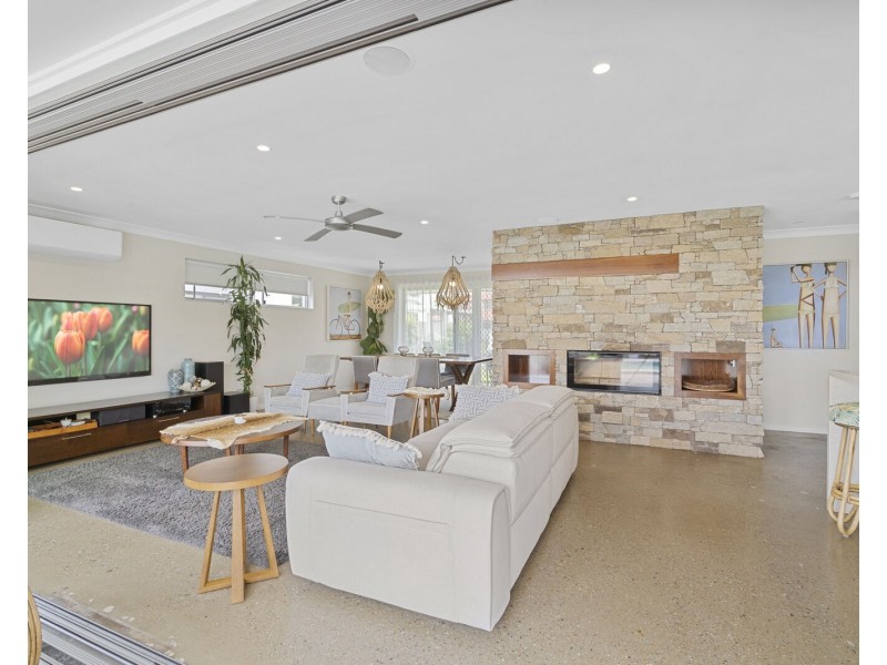 13 Peter Blondell Drive, Mermaid Waters QLD 4218