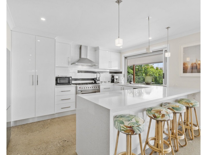 13 Peter Blondell Drive, Mermaid Waters QLD 4218