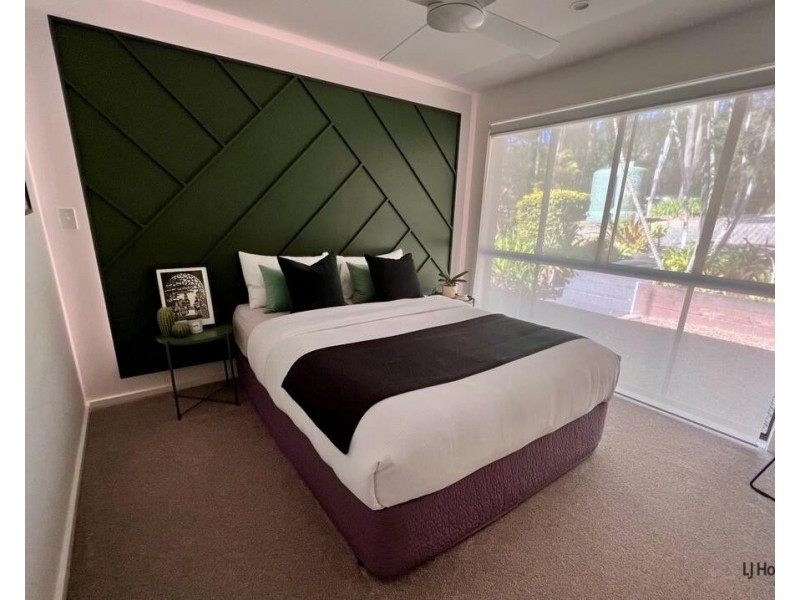 12 Cheshire Grove, Elanora QLD 4221