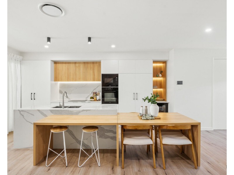 3/8 Miles Street, Coolangatta QLD 4225