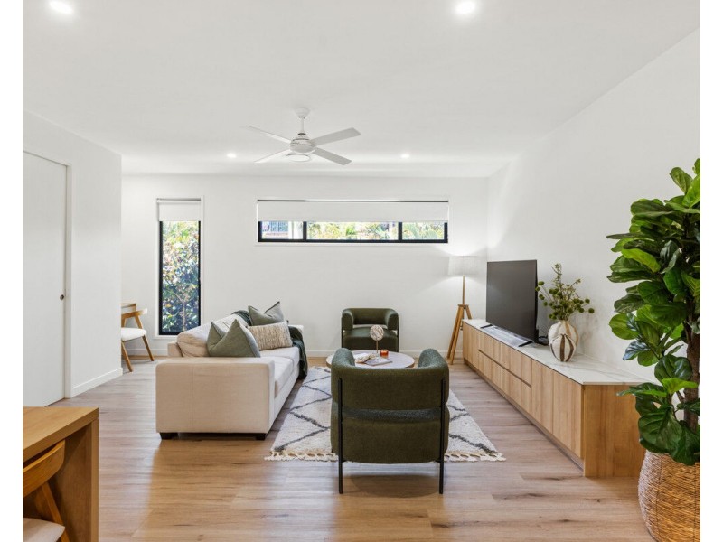 3/8 Miles Street, Coolangatta QLD 4225