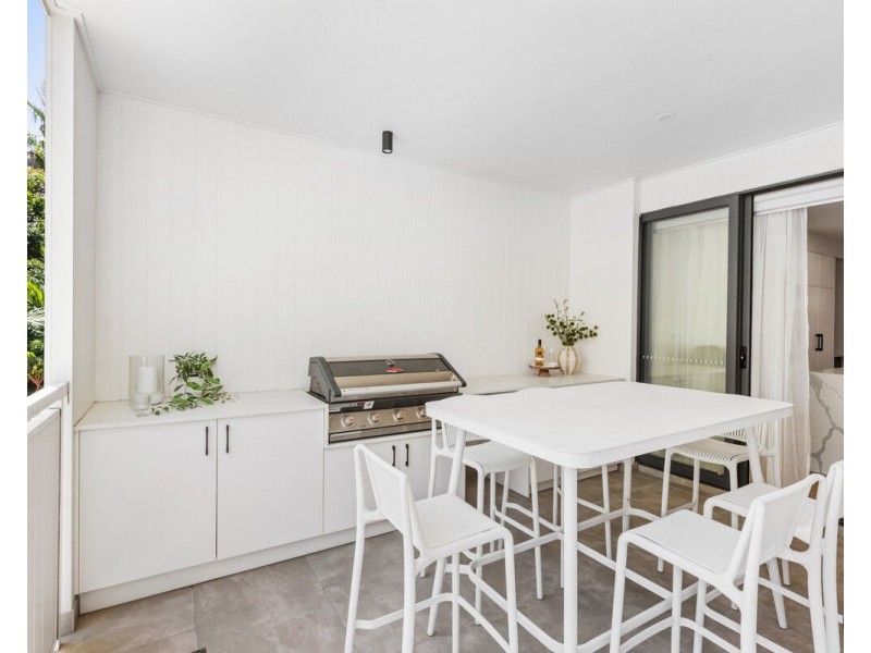 3/8 Miles Street, Coolangatta QLD 4225