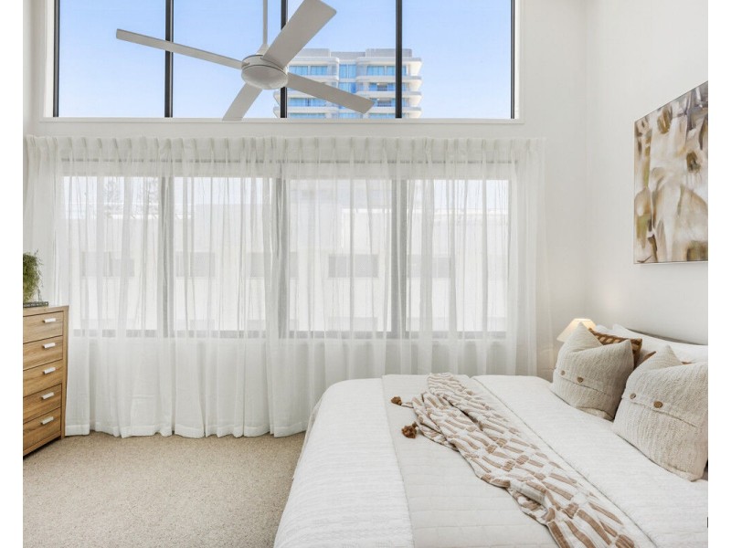 3/8 Miles Street, Coolangatta QLD 4225