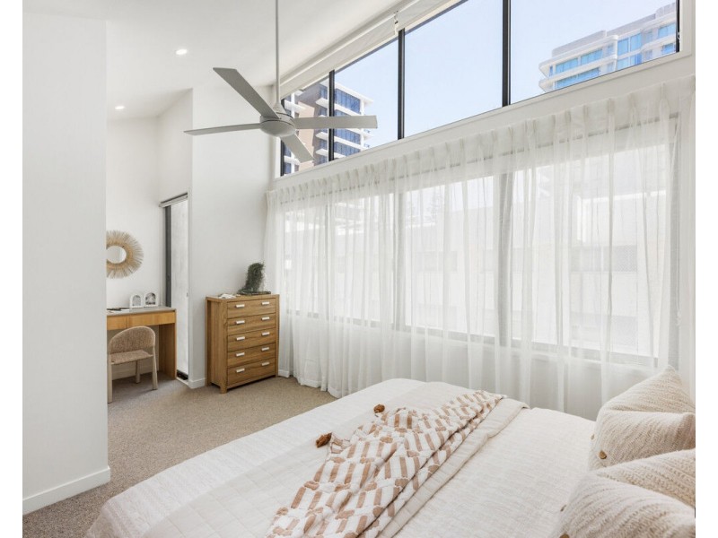 3/8 Miles Street, Coolangatta QLD 4225