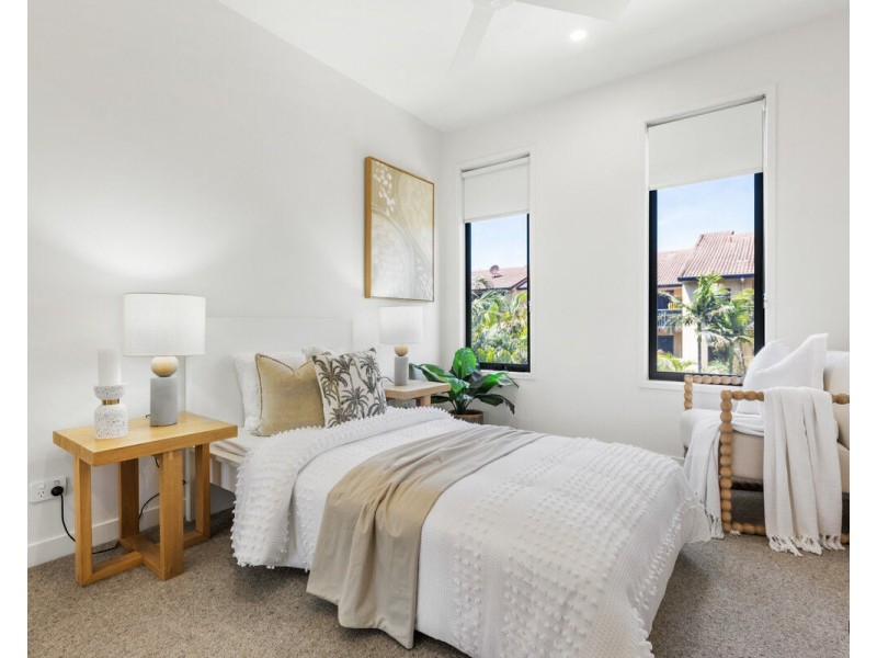 3/8 Miles Street, Coolangatta QLD 4225