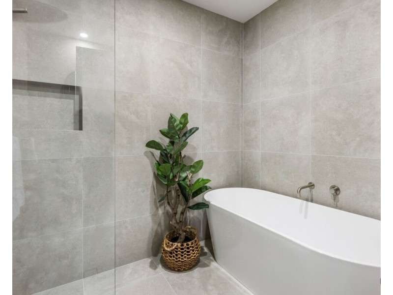 3/8 Miles Street, Coolangatta QLD 4225