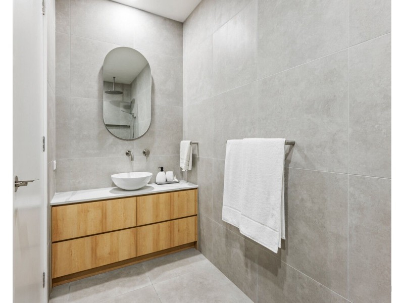 3/8 Miles Street, Coolangatta QLD 4225