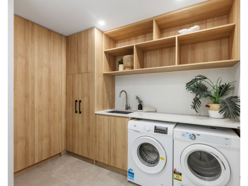 3/8 Miles Street, Coolangatta QLD 4225