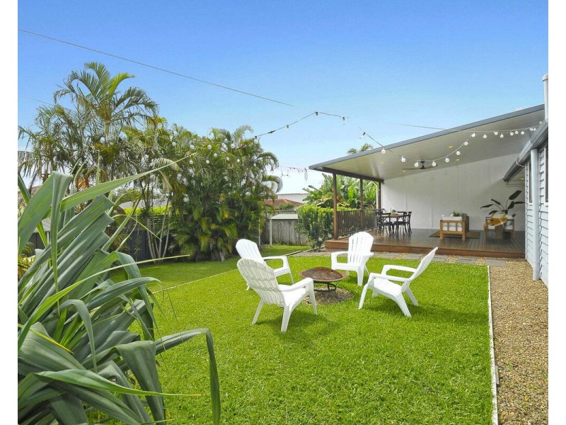 8 Darnel Street, Elanora QLD 4221