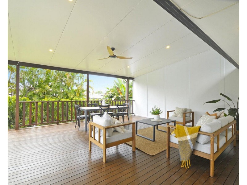 8 Darnel Street, Elanora QLD 4221