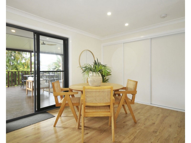 8 Darnel Street, Elanora QLD 4221