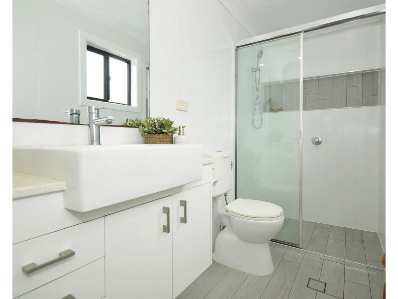 8 Darnel Street, Elanora QLD 4221