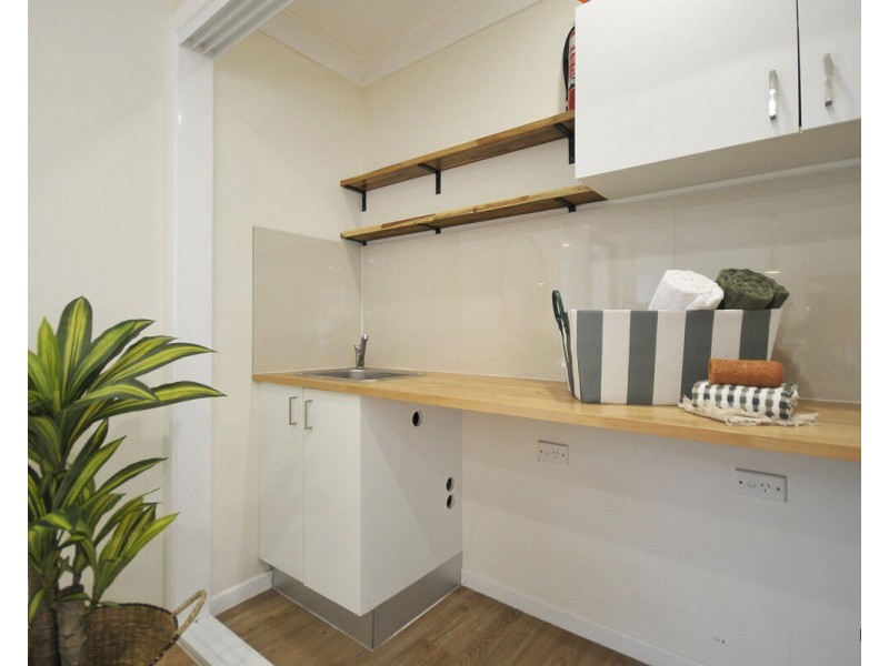 8 Darnel Street, Elanora QLD 4221