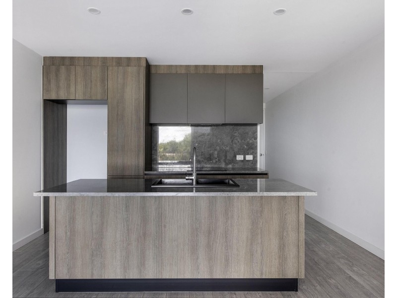 304/135 Eugaree Street, Southport QLD 4215