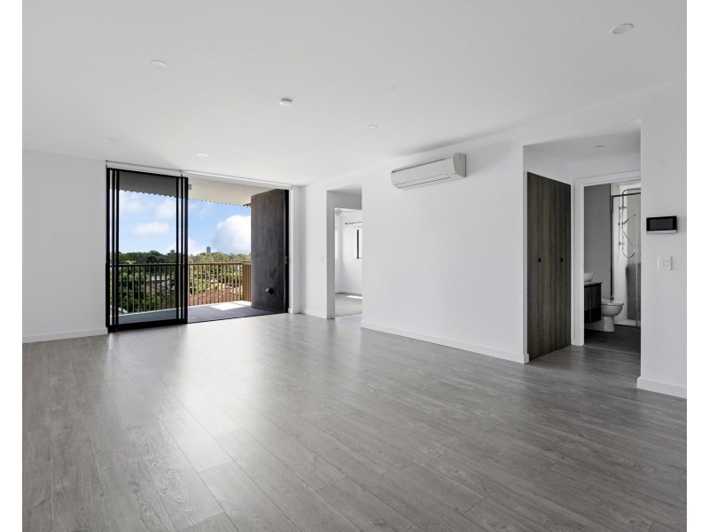 304/135 Eugaree Street, Southport QLD 4215