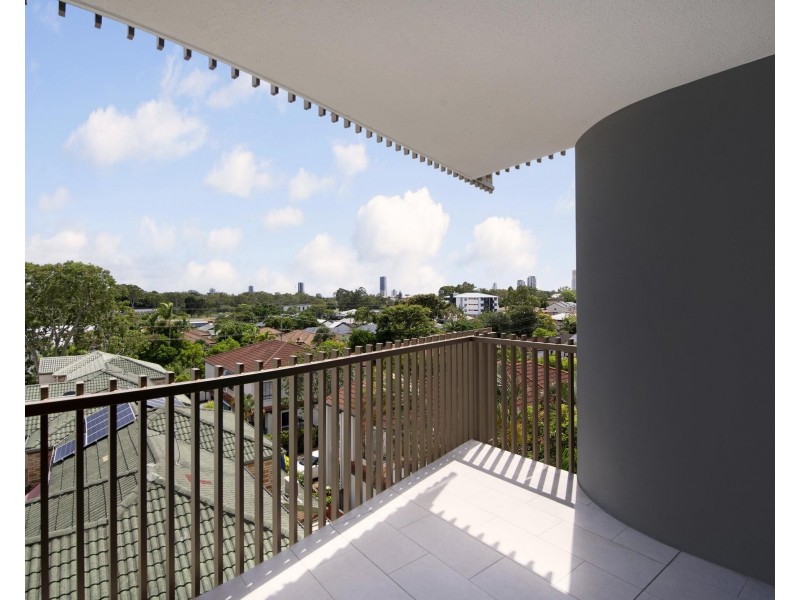 304/135 Eugaree Street, Southport QLD 4215