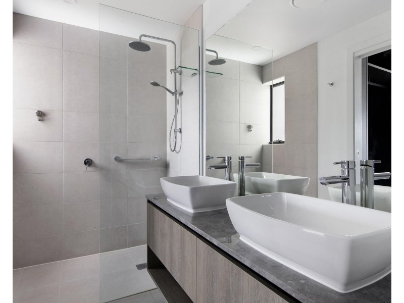 304/135 Eugaree Street, Southport QLD 4215