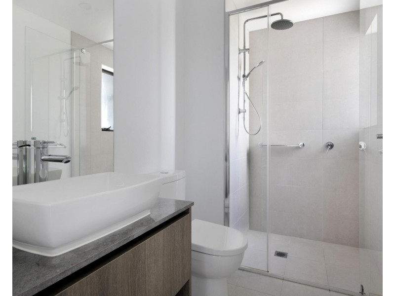 304/135 Eugaree Street, Southport QLD 4215