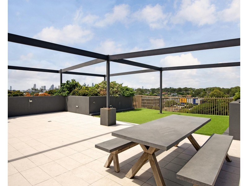 304/135 Eugaree Street, Southport QLD 4215