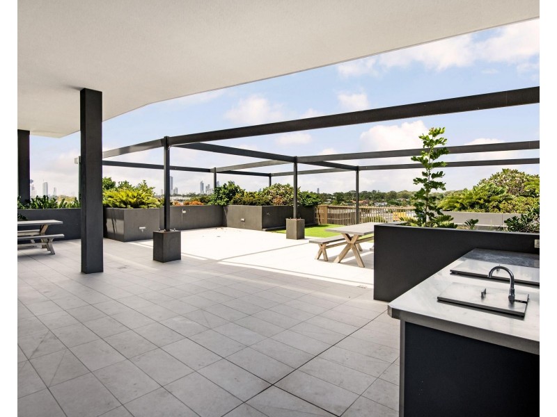 304/135 Eugaree Street, Southport QLD 4215