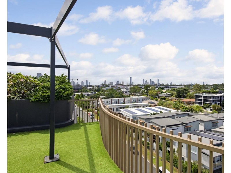 304/135 Eugaree Street, Southport QLD 4215