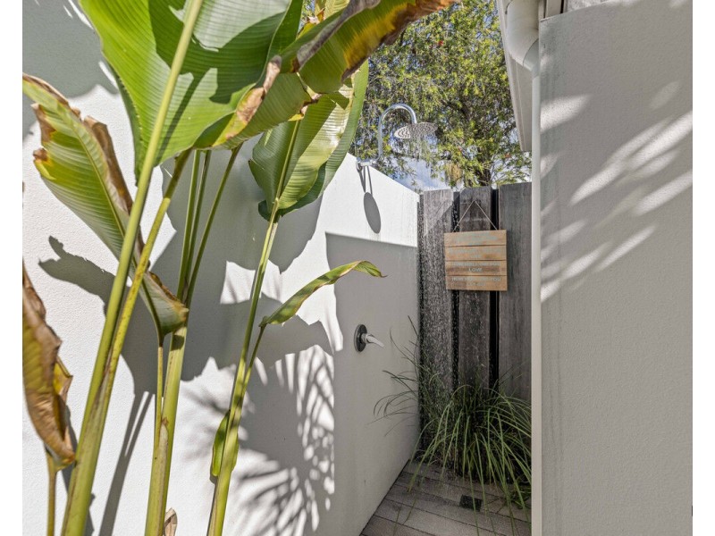 103 Sunshine Parade, Miami QLD 4220