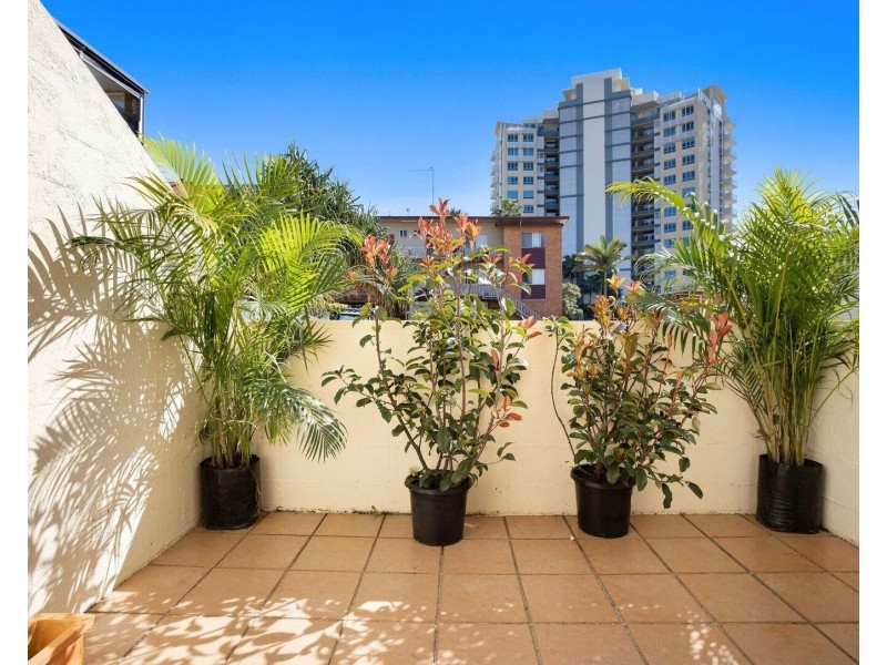 2/18-20 Garrick Street, Coolangatta QLD 4225