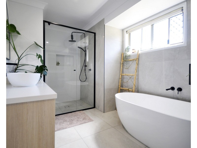 22 Kalmia Court, Elanora QLD 4221