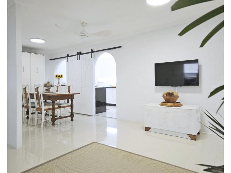 1/69 Golden Four Drive, Bilinga QLD 4225