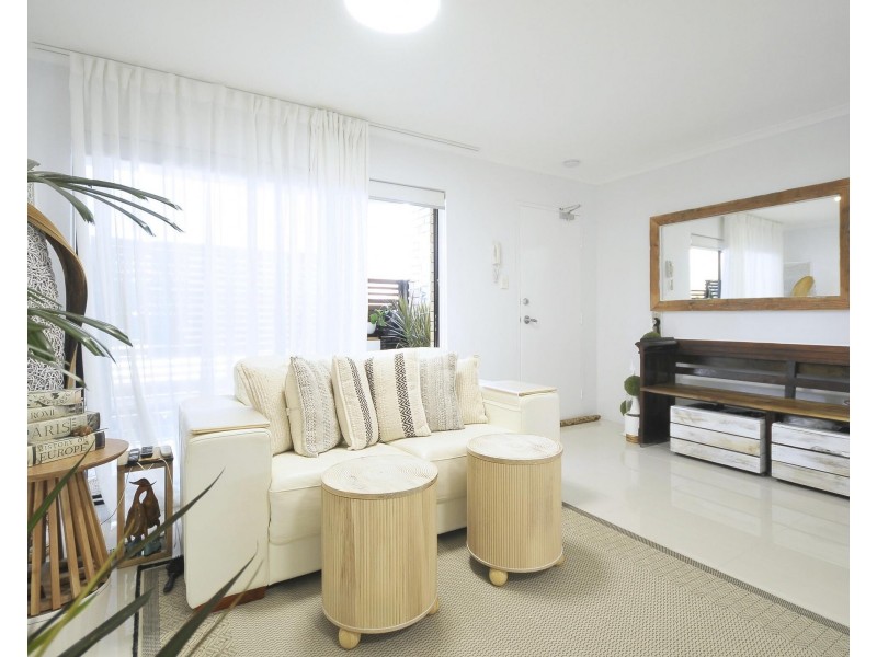 1/69 Golden Four Drive, Bilinga QLD 4225