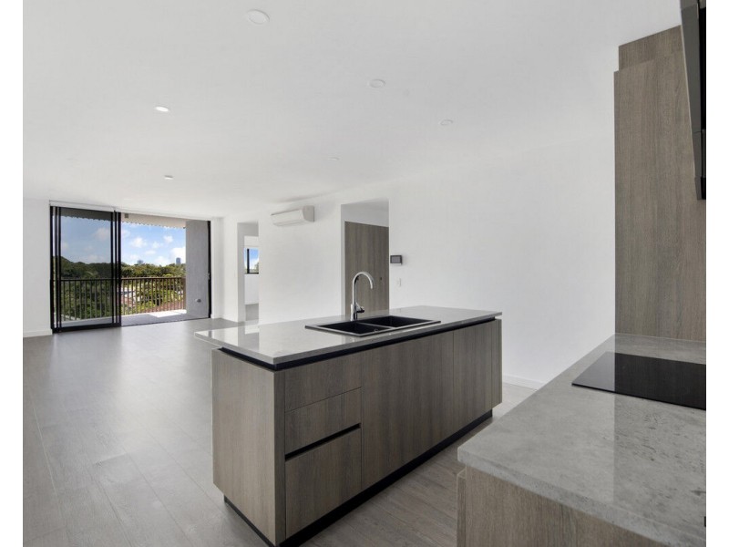 304/135 Eugaree Street, Southport QLD 4215