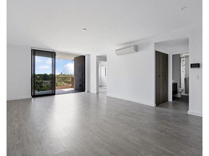 304/135 Eugaree Street, Southport QLD 4215