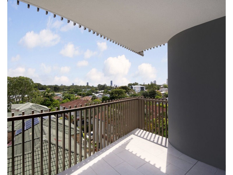 304/135 Eugaree Street, Southport QLD 4215