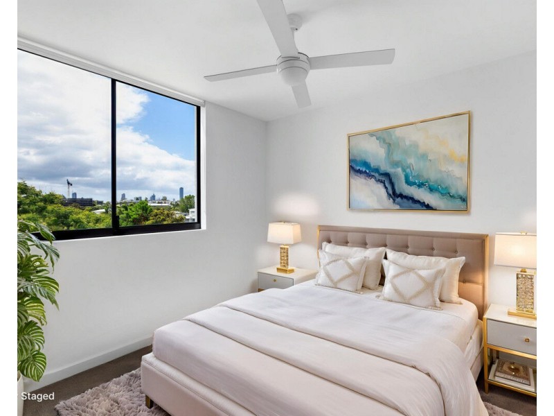 304/135 Eugaree Street, Southport QLD 4215