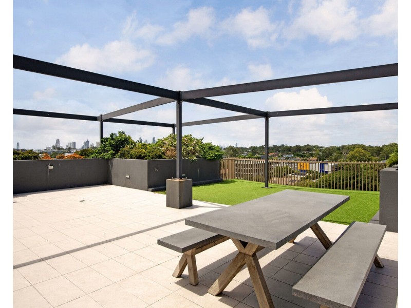 304/135 Eugaree Street, Southport QLD 4215