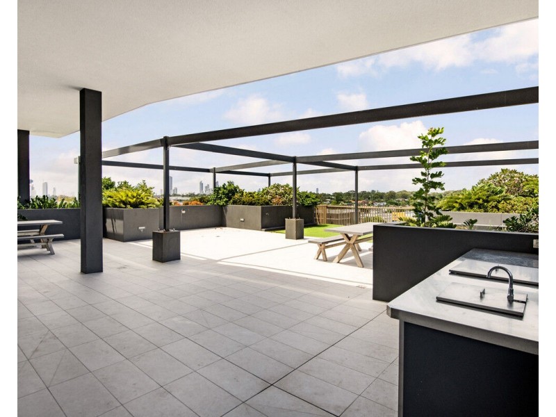 304/135 Eugaree Street, Southport QLD 4215