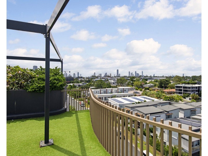 304/135 Eugaree Street, Southport QLD 4215