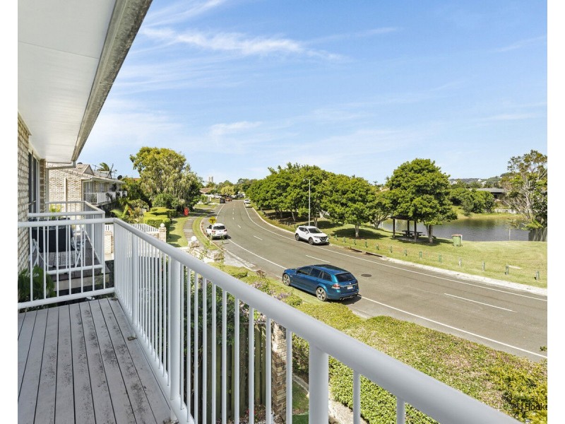 2/9-15 Harrier Drive, Burleigh Waters QLD 4220