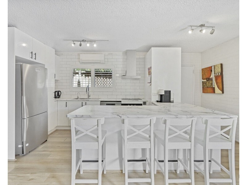 4/1947 Gold Coast Highway, Burleigh Heads QLD 4220