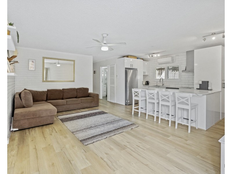 4/1947 Gold Coast Highway, Burleigh Heads QLD 4220