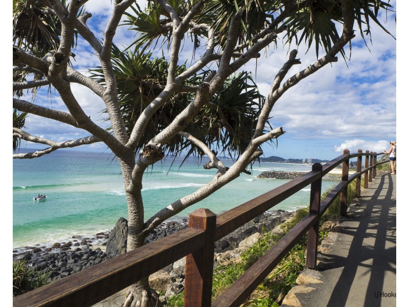 4/1947 Gold Coast Highway, Burleigh Heads QLD 4220