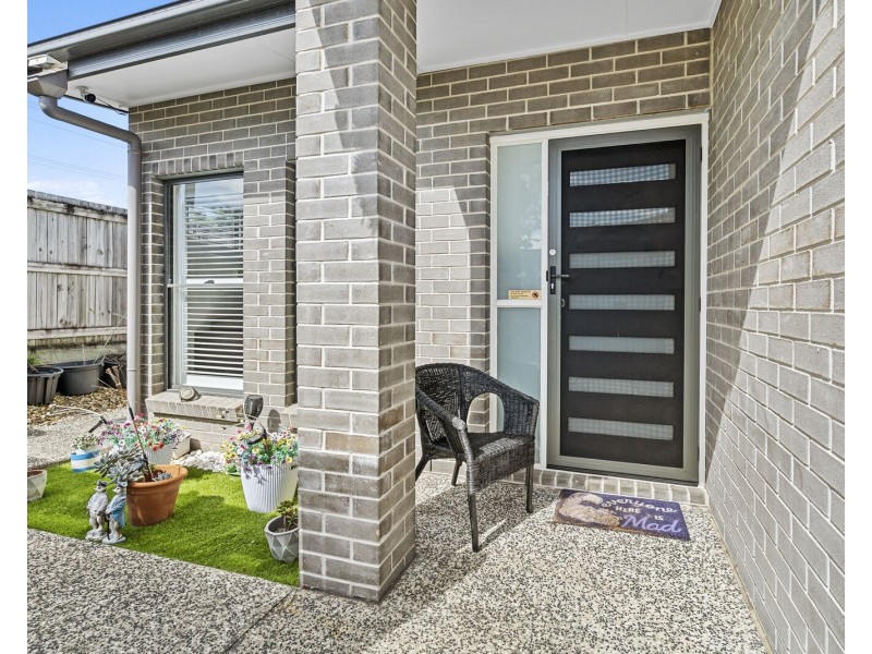 1/10 Fourth Avenue, Labrador QLD 4215